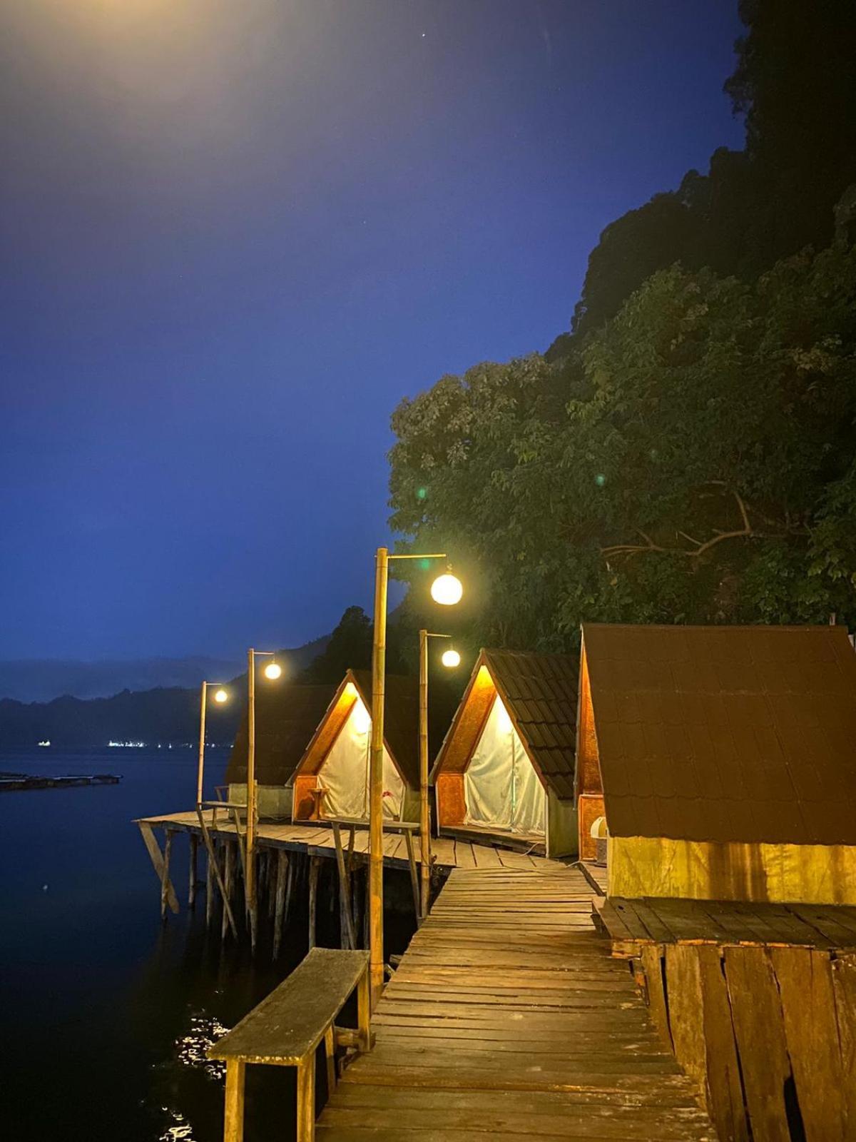 Emayan Glamping Kubupenlokan Eksteriør bilde